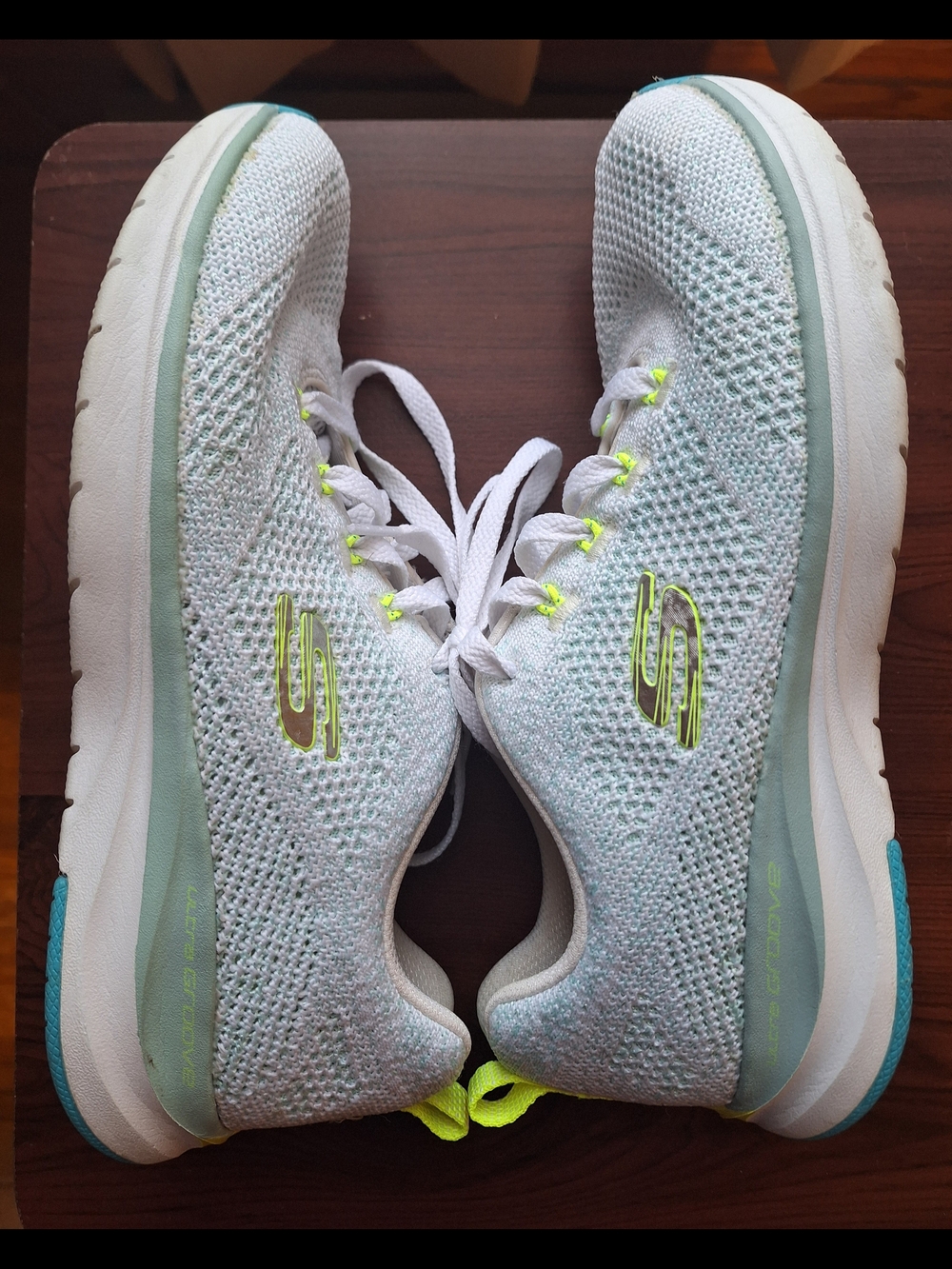 Skechers Women's Ultra Groove Tennis Shoe. Sz 7